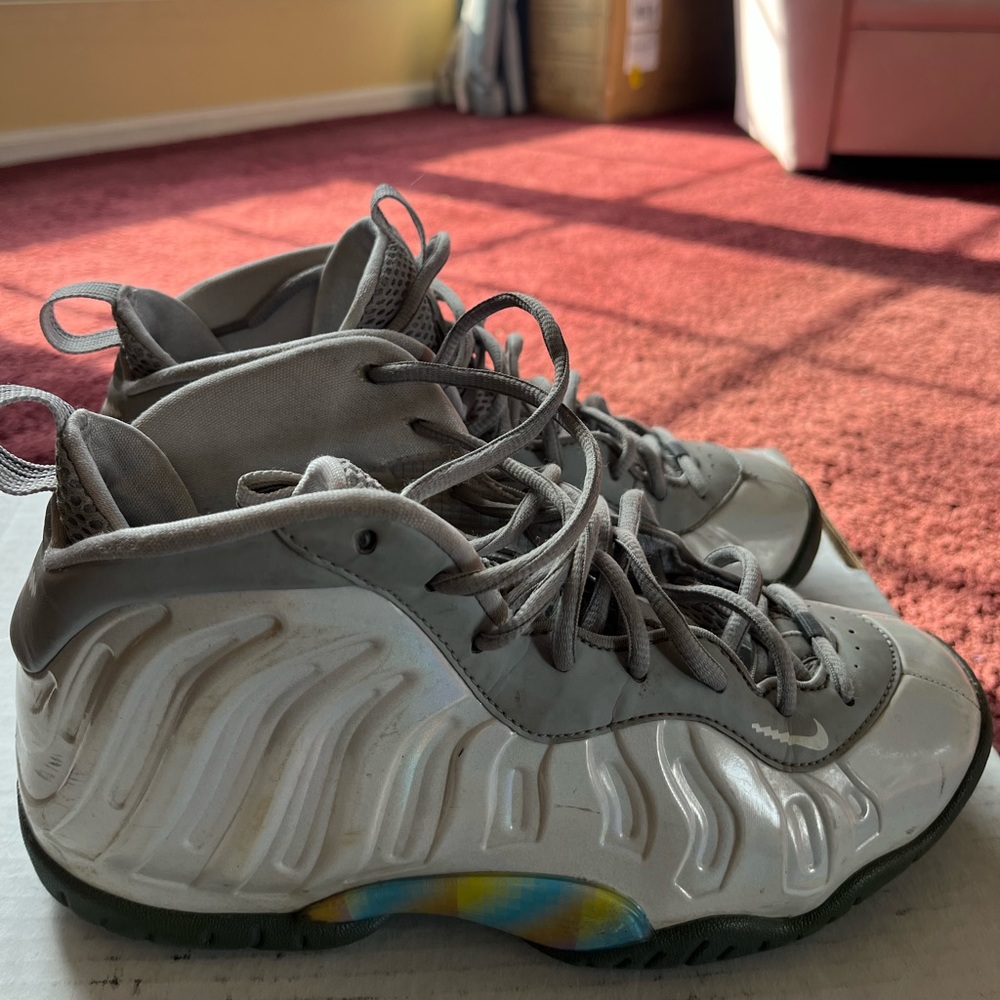 Nike Foamposites… Men’s size 6.5… silver & gray